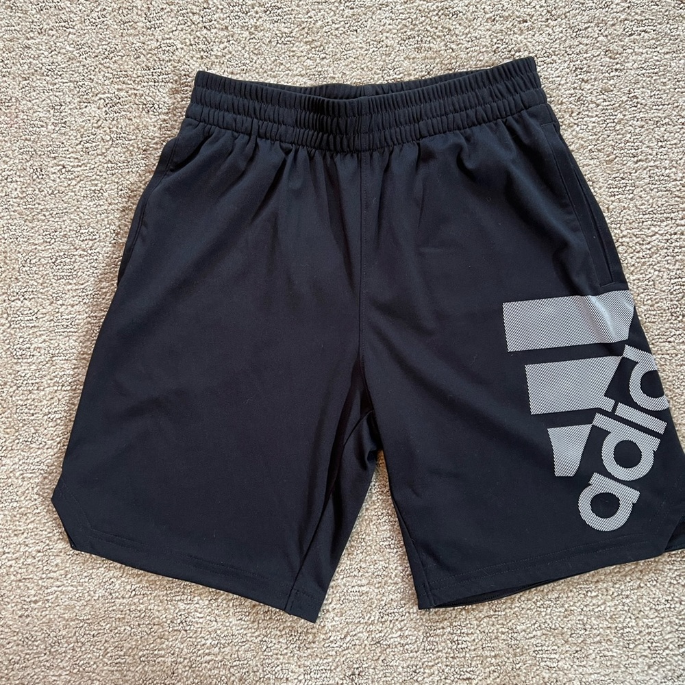 adidas boys shorts size medium